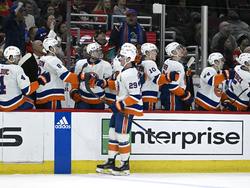 Islanders Blackhawks Hockey