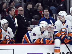 Islanders Blackhawks Hockey