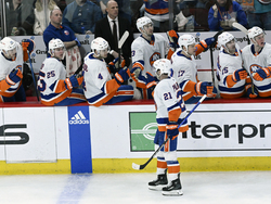 Islanders Blackhawks Hockey