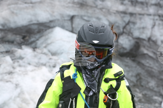 Национална антарктическа експедиция - Ереби Пойнт - екип - извозване