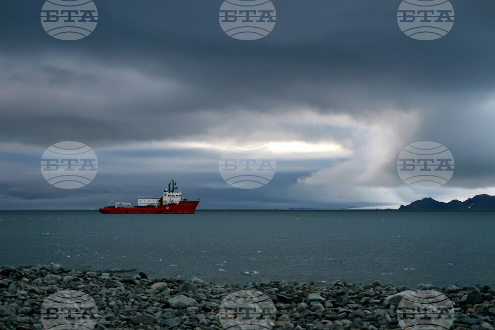 Group of Scientists from 32nd Antarctic Expedition Work on Projects at Ereby Point