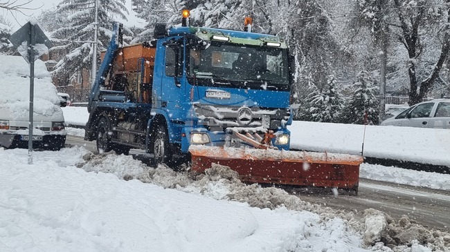 Обстановката в страната е спокойна, 227 снегопочистващи машини обработват републиканските пътища, съобщиха от пътната агенция