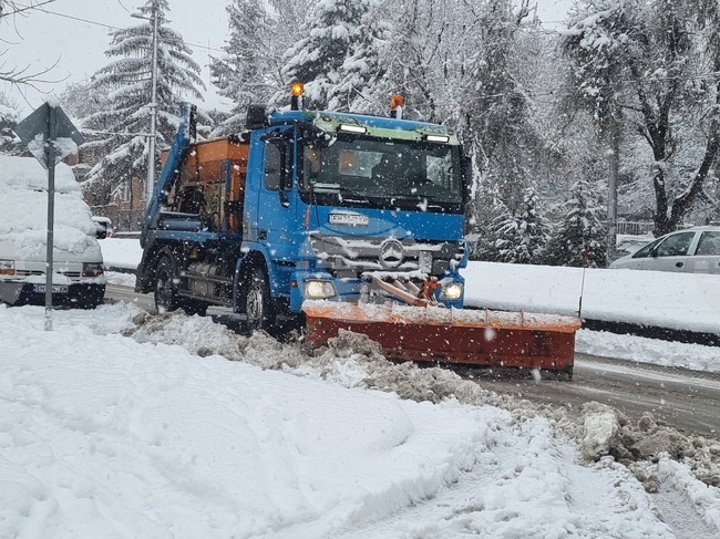 Обстановката в страната е спокойна, 227 снегопочистващи машини обработват републиканските пътища, съобщиха от пътната агенция