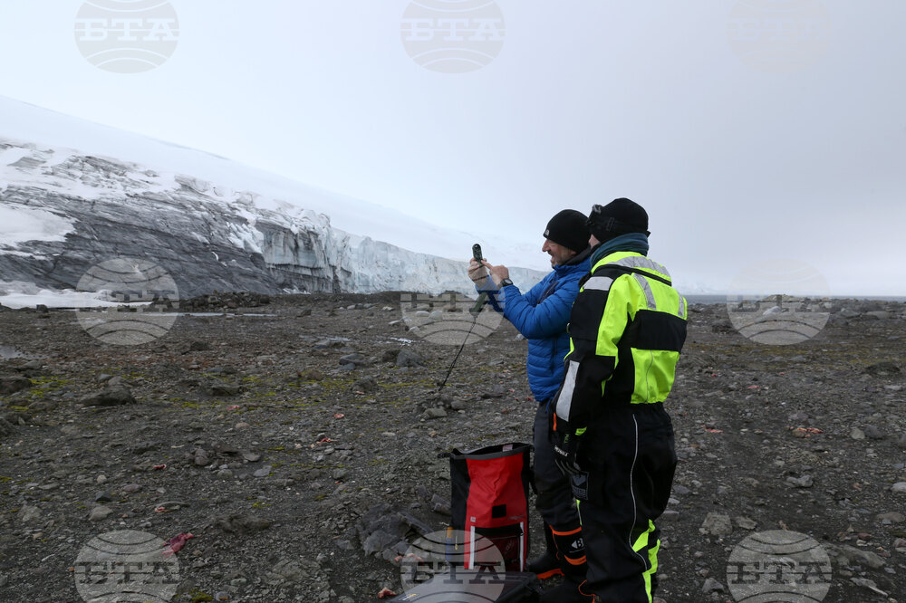Group of Scientists from 32nd Antarctic Expedition Work on Projects at Ereby Point