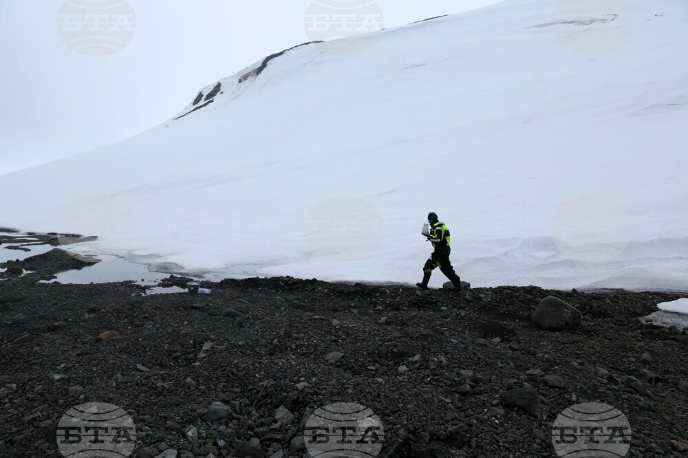 Group of Scientists from 32nd Antarctic Expedition Work on Projects at Ereby Point