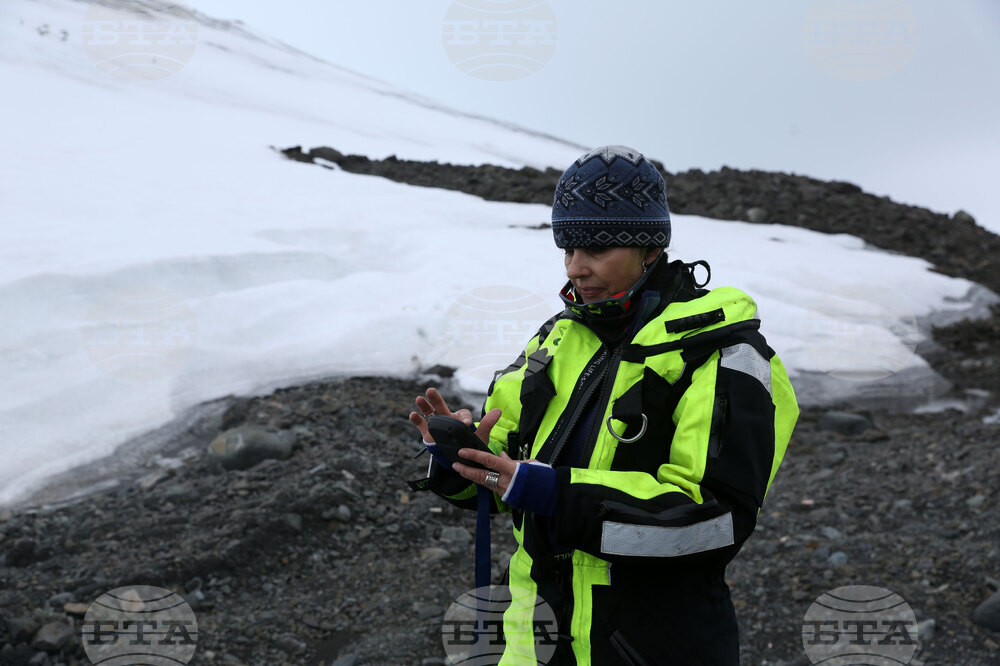 Group of Scientists from 32nd Antarctic Expedition Work on Projects at Ereby Point