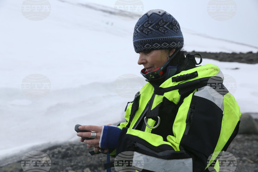 Group of Scientists from 32nd Antarctic Expedition Work on Projects at Ereby Point
