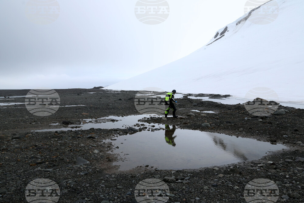 Group of Scientists from 32nd Antarctic Expedition Work on Projects at Ereby Point