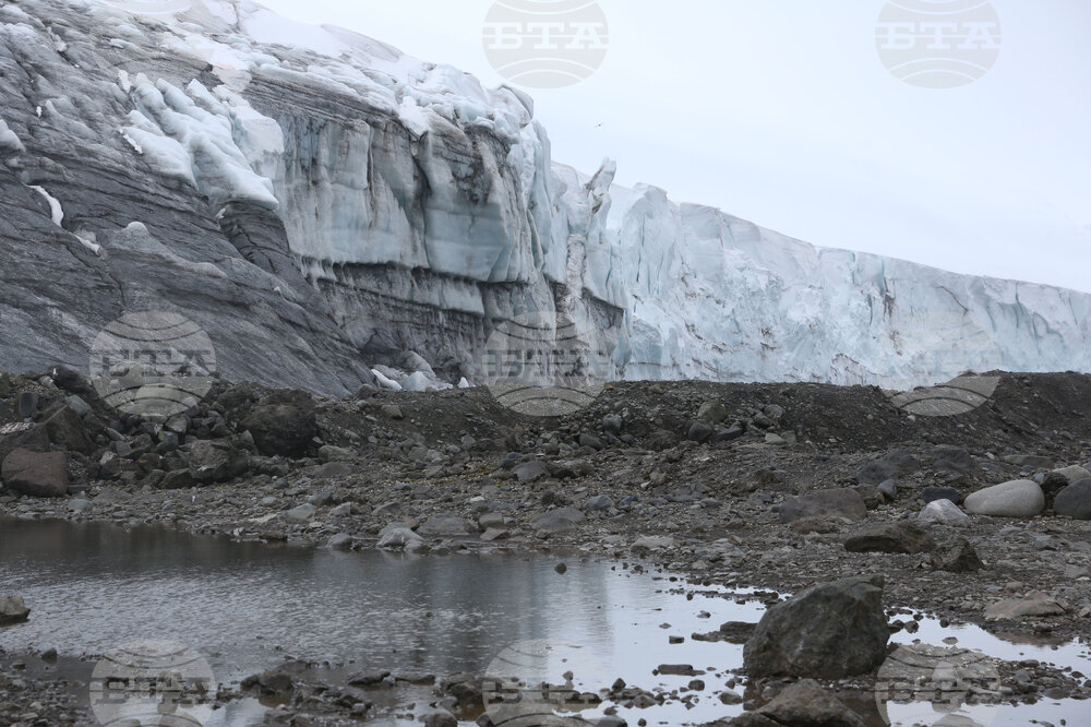 Group of Scientists from 32nd Antarctic Expedition Work on Projects at Ereby Point
