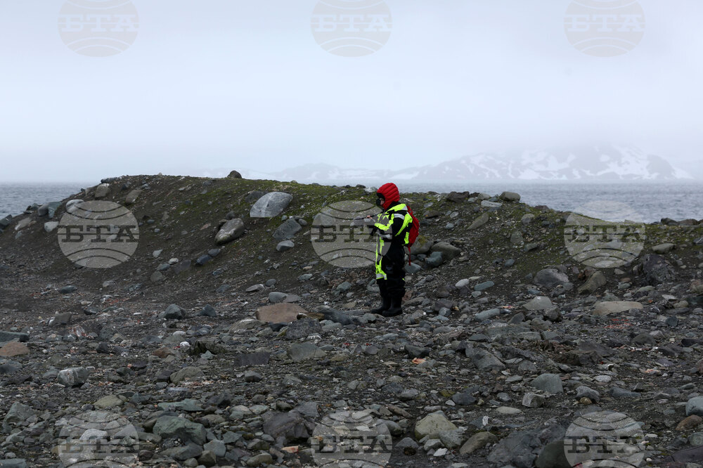 Group of Scientists from 32nd Antarctic Expedition Work on Projects at Ereby Point