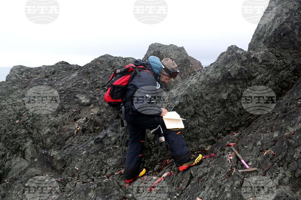 Group of Scientists from 32nd Antarctic Expedition Work on Projects at Ereby Point