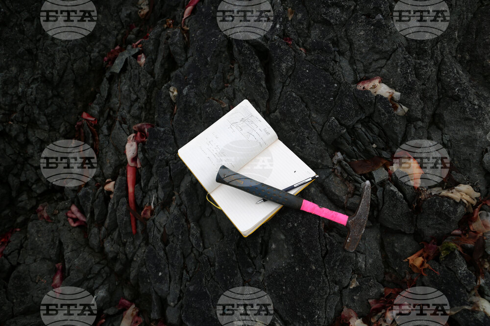 Group of Scientists from 32nd Antarctic Expedition Work on Projects at Ereby Point