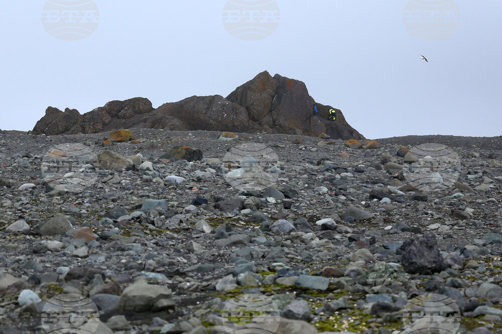 Group of Scientists from 32nd Antarctic Expedition Work on Projects at Ereby Point