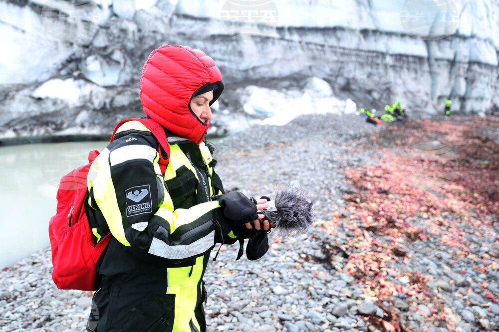 Group of Scientists from 32nd Antarctic Expedition Work on Projects at Ereby Point