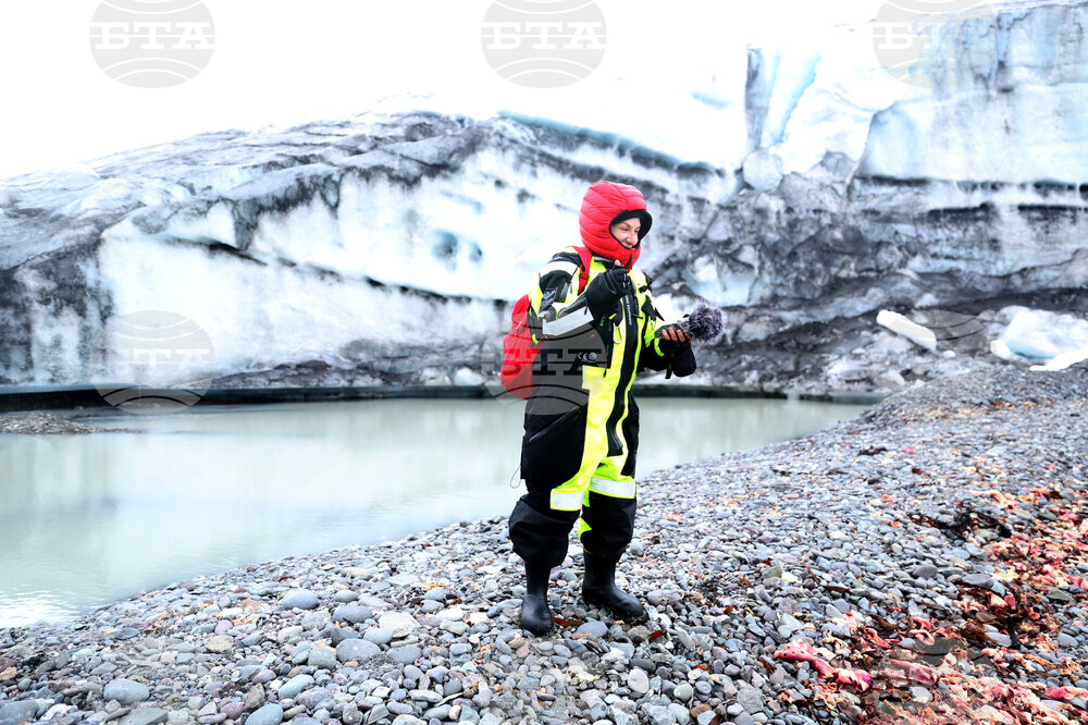 Group of Scientists from 32nd Antarctic Expedition Work on Projects at Ereby Point
