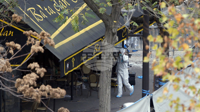 Три млади жени са задържани във Франция по обвинения, че са готвили терористичен акт