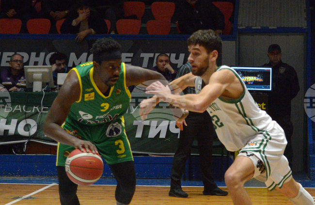 Шумен надви Спартак Плевен за втора победа през сезона в Националната баскетболна лига