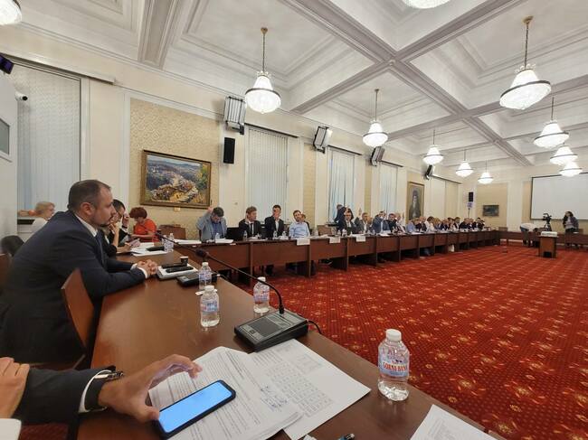 АОБР: Безотговорно парламентарно гласуване обрича икономиката и благосъстоянието на българските граждании