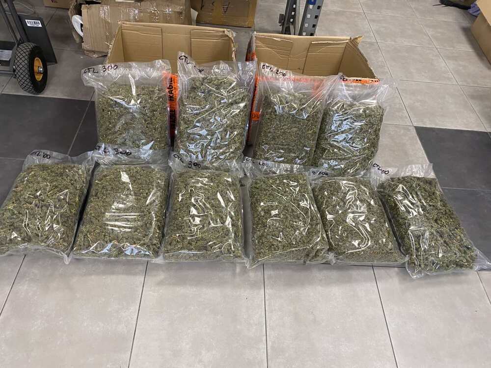 Над 11 кг марихуана откриха митническите служители на МП Капитан Андреево