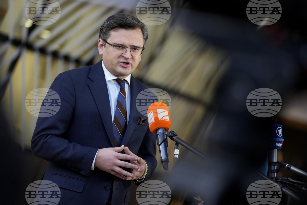 Украинският външен министър Дмитро Кулеба каза, че в Украйна са пристигнали над 1000 чужденци, които искат да се бият срещу Русия