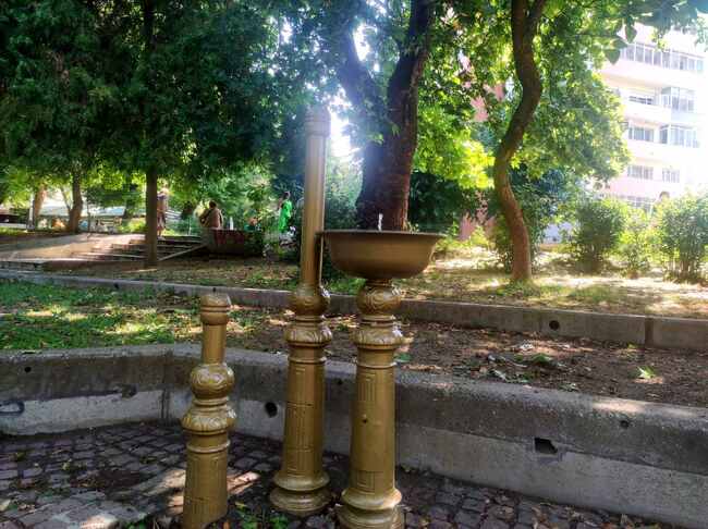 Община Благоевград възстанови емблематичната чешмичка в Централната градска градина 
