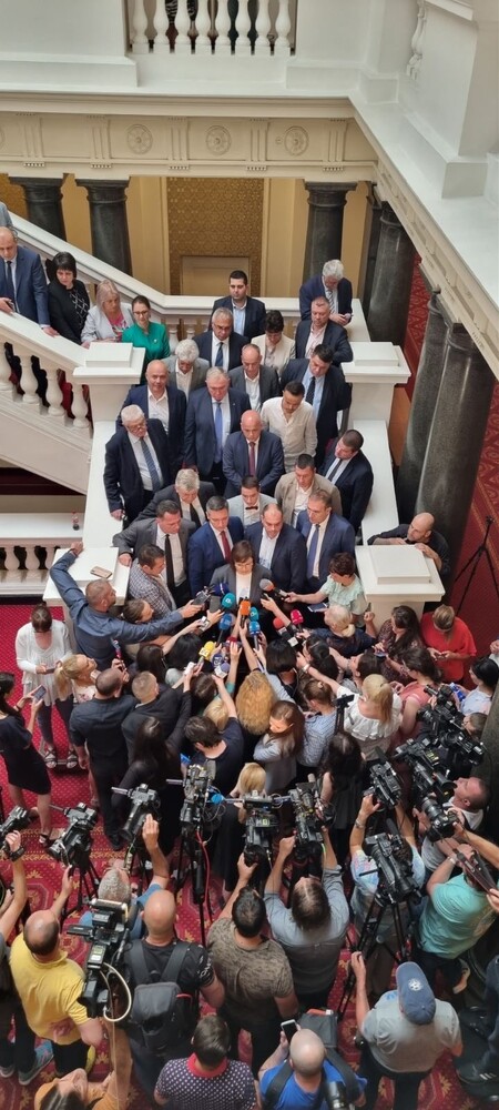 Корнелия Нинова: Стопираме преговори с “Продължаваме промяната“ за правителство