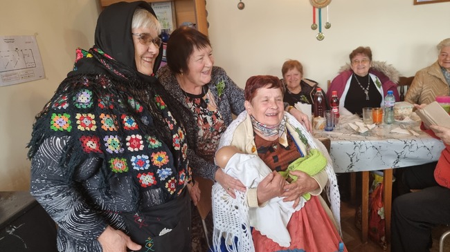 В квартал "Рилци" в Добрич пресъздадоха ритуал за Бабинден