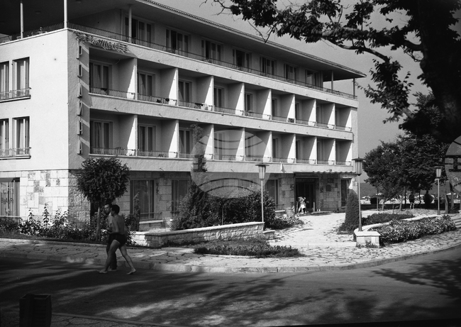 Курортен комплекс "Златни пясъци" - хотел "Родина"