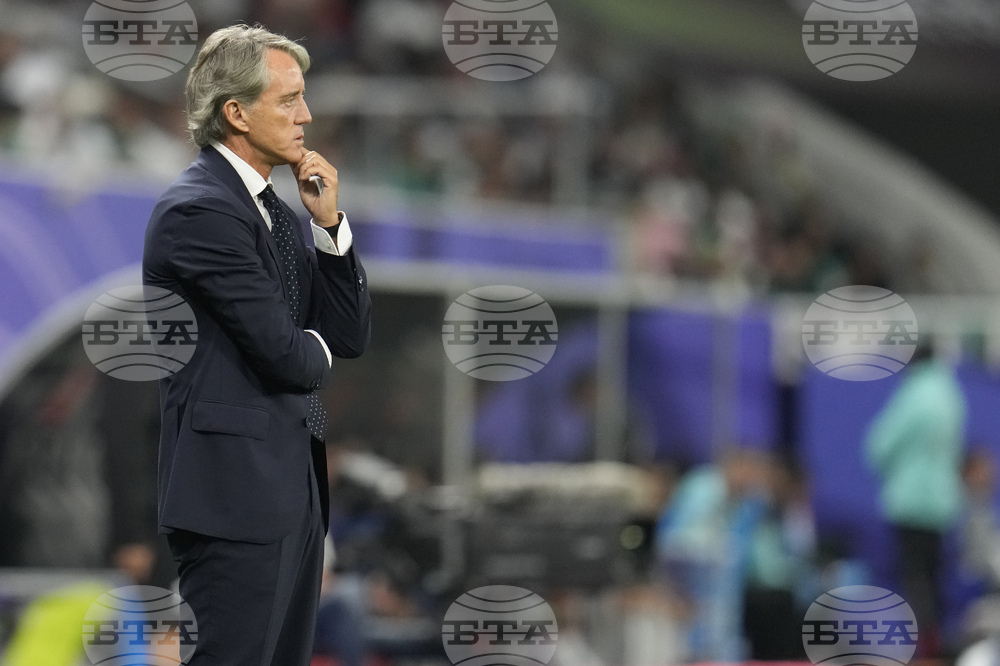 Бившият селекционер на Италия Роберто Манчини подписа договор за 2,5 години с катарския Ал Сад