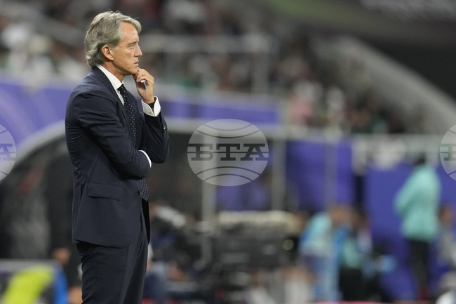 Бившият селекционер на Италия Роберто Манчини подписа договор за 2,5 години с катарския Ал Сад