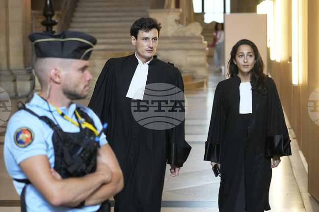 Оливия Ронан - "красавицата, която защитава звяра"