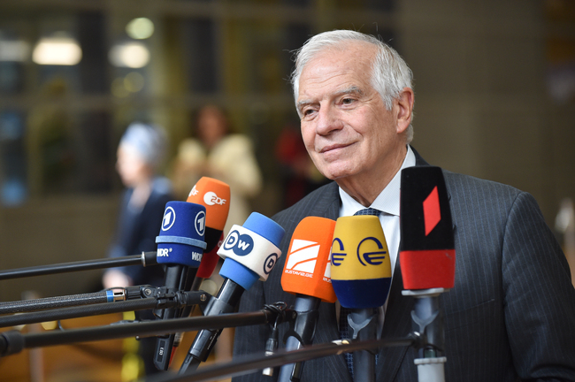 ЕС взимаше досега решенията за Украйна твърде бавно и с много колебание, заяви Борел