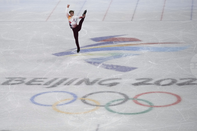 Alexandra Feigin Qualifies for Free Skate at Beijing Olympics