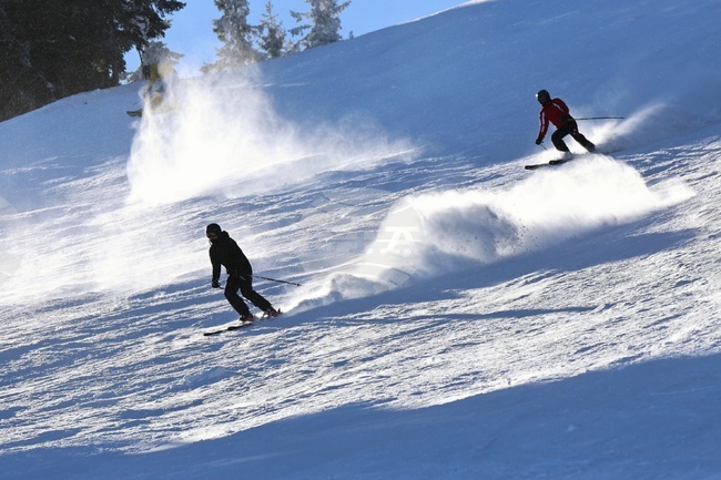 Mountain Rescue Service Warns of Frostbite Risks, Icy Trails