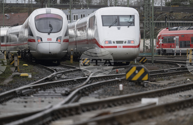 Австрийските власти казаха, че нападателят с брадва в германски влак им е известен