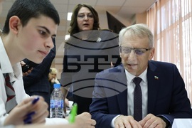 Варна - Математическа гимназия „Д-р Петър Берон“ - Николай Денков - посещение