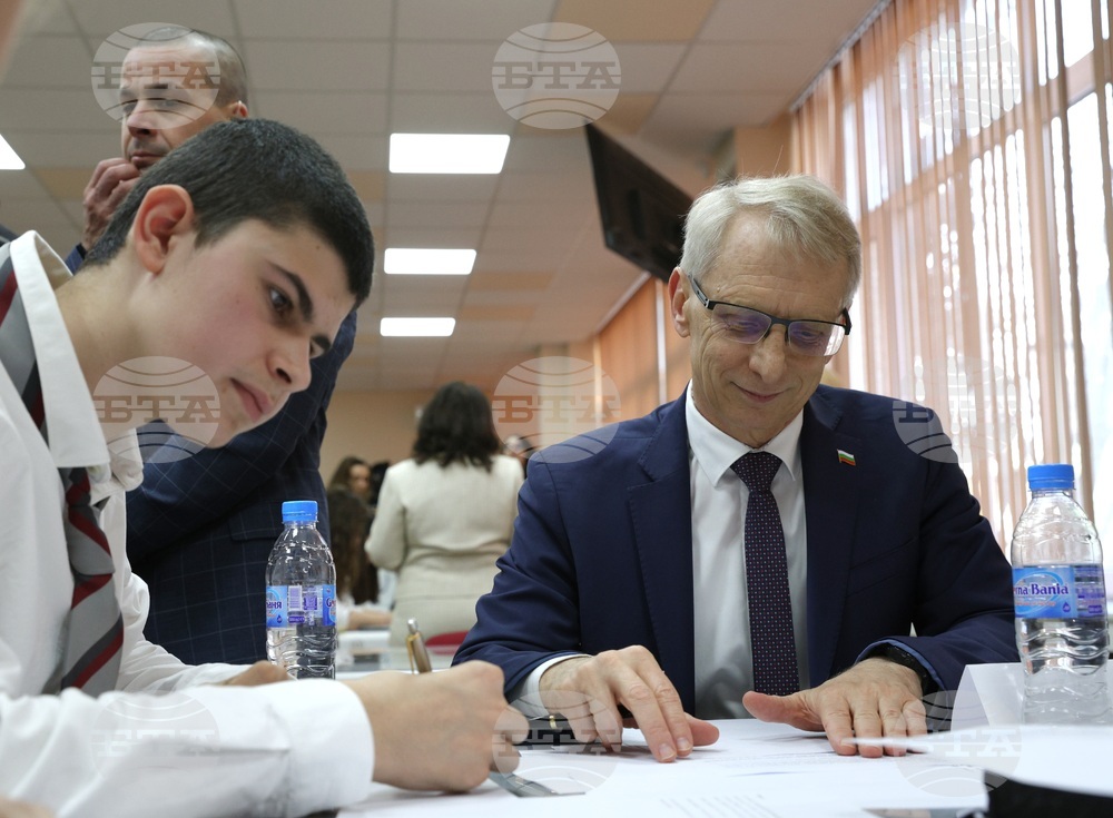 Варна - Математическа гимназия „Д-р Петър Берон“ - Николай Денков - посещение