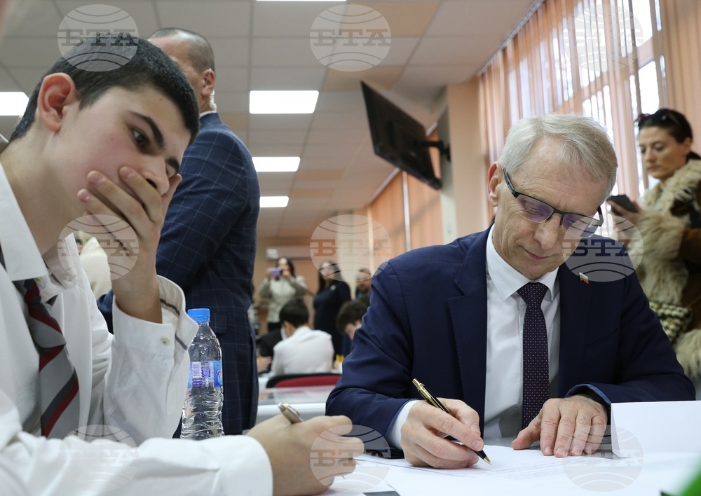 Варна - Математическа гимназия „Д-р Петър Берон“ - Николай Денков - посещение