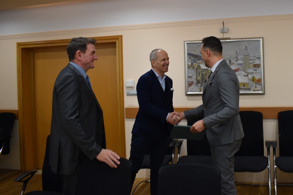 Министър Богдан Богданов: Продължава положителният тренд на рекордно увеличение на инвестициите в България