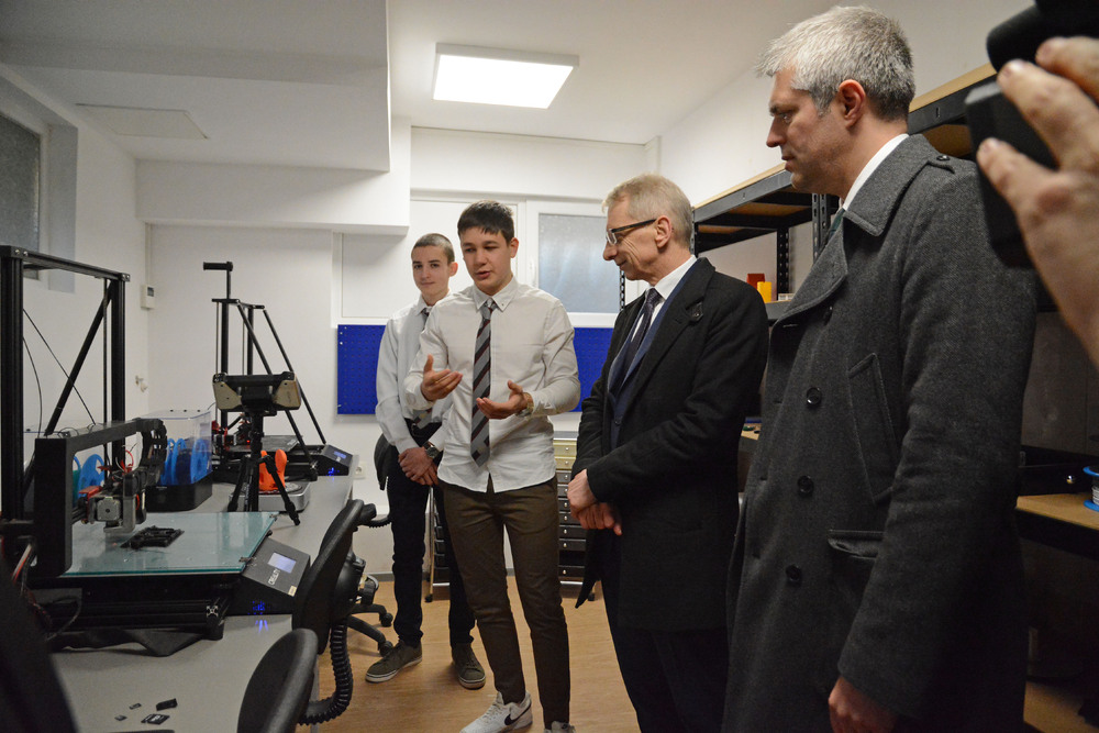 Община Варна: Победител в състезанието с медалистите на Математическата гимназия стана отборът на заместник-кмета по образованието във Варна Павел Попов