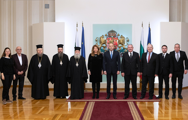 Държавният глава разговаря с представители на българската православна общност в Република Турция и на Светия синод на Българската православна църква