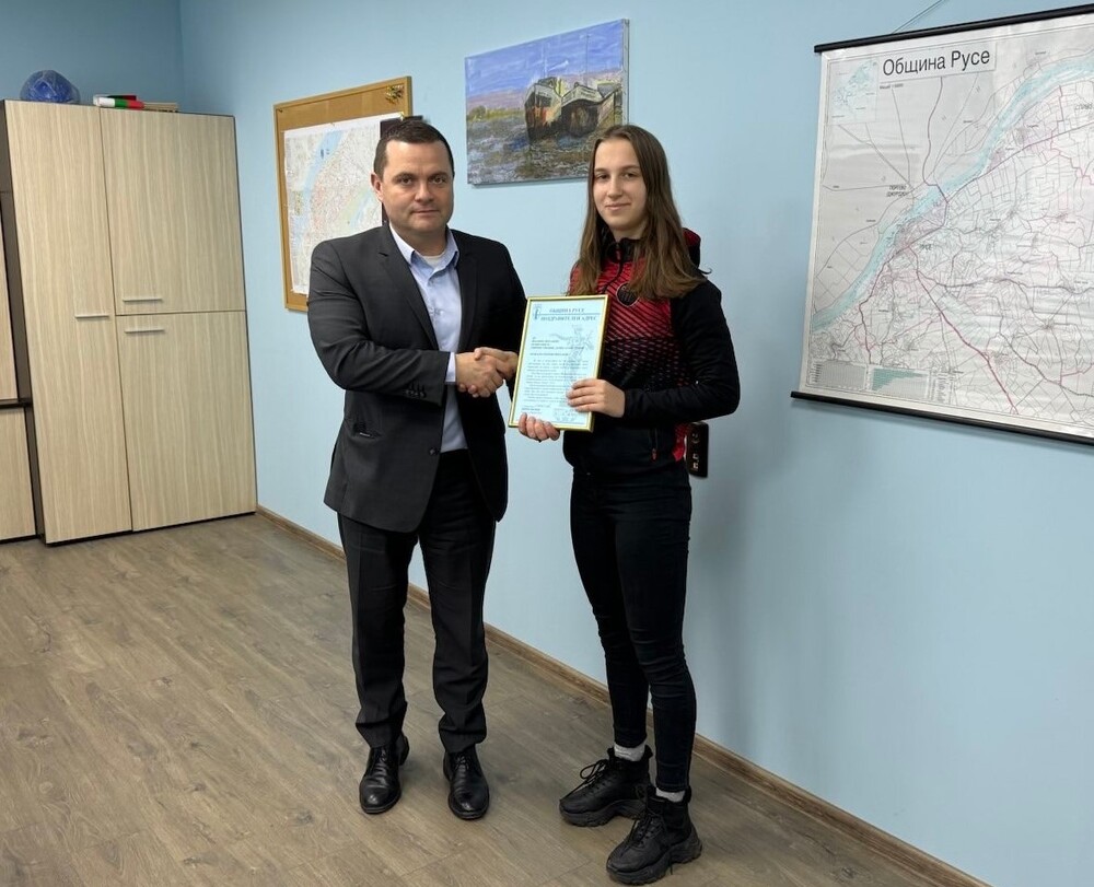 Община Русе: Йосефина Йорданова бе отличена от кмета Пенчо Милков за „Спортист на месеца“