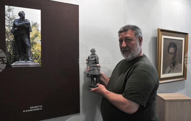 Бургас - изложба - Петко Задгорски