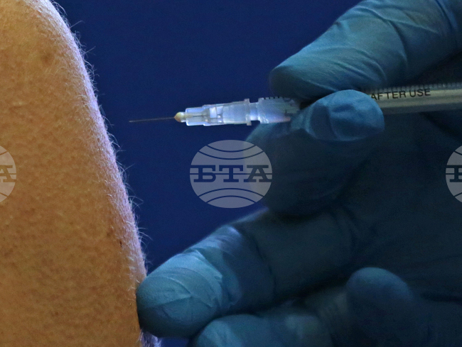 От понеделник наличната в страната ваксина срещу менингококи от групи A, C, W-135 и Y ще се може да се поставя в регионалните здравни инспекции, след закупуването ѝ от желаещите