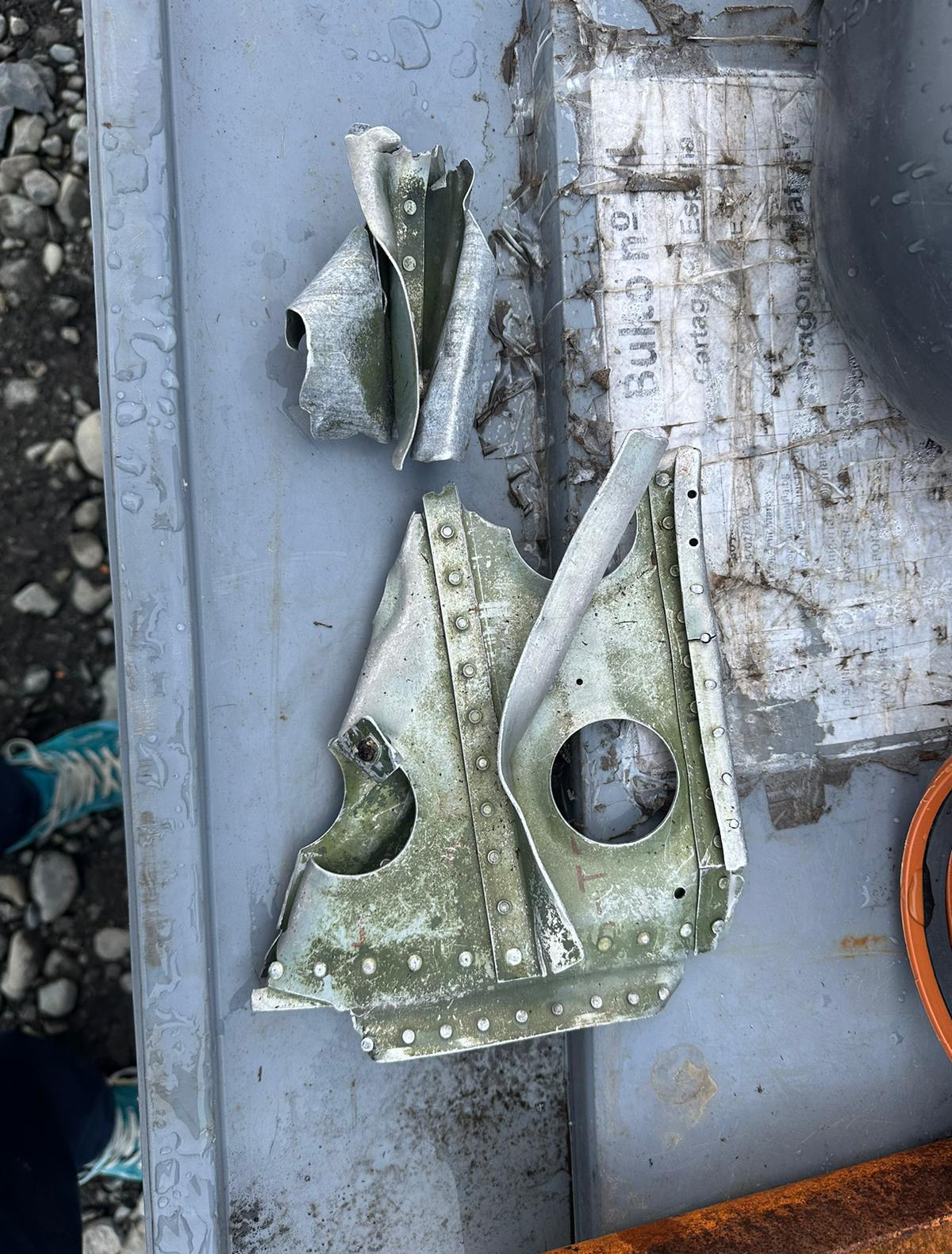 Bulgarian Research Ship Finds Plane Parts in Livingston Island Area