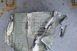 Bulgarian Research Ship Finds Plane Parts in Livingston Island Area