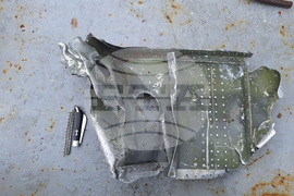 Bulgarian Research Ship Finds Plane Parts in Livingston Island Area