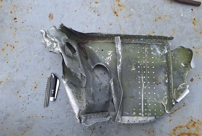 Bulgarian Research Ship Finds Plane Parts in Livingston Island Area