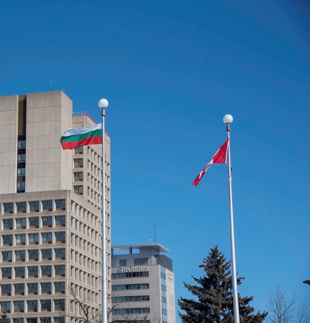  Канада прекратява кандидатстването за разрешения за работа от пребиваващите със статут на „посетители“ в страната и ограничава опциите за наемане на нископлатени чуждестранни служители