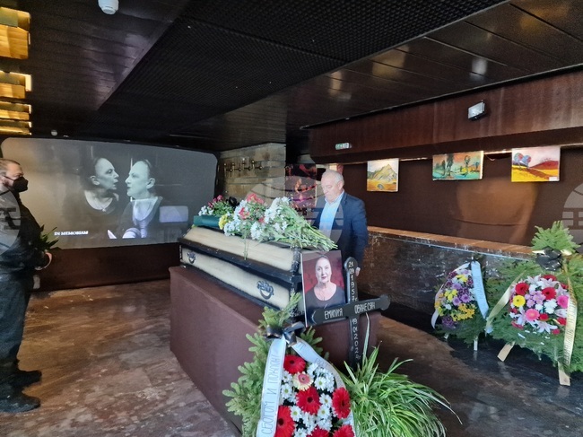 Смолян - Родопски драматичен театър "Николай Хайтов" - Емилия Ованесян - поклонение